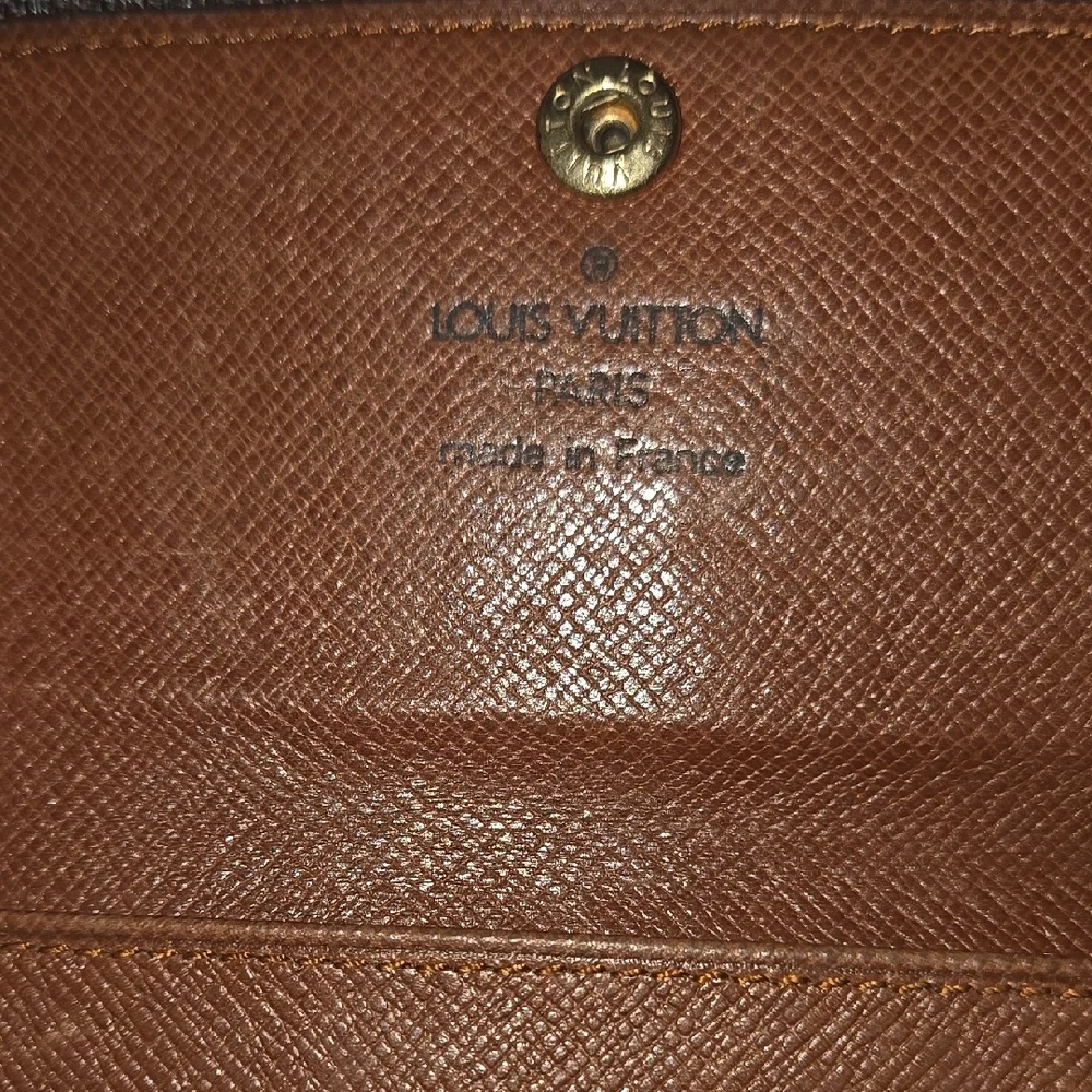 Louis Vuitton Brown Monogram Key Wallet - Picture 6 of 8
